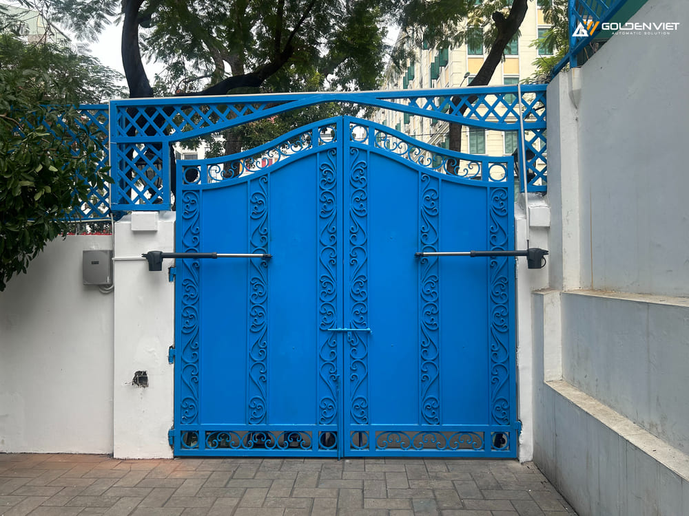 Hình ảnh cổng tự động Proteco khi đóng